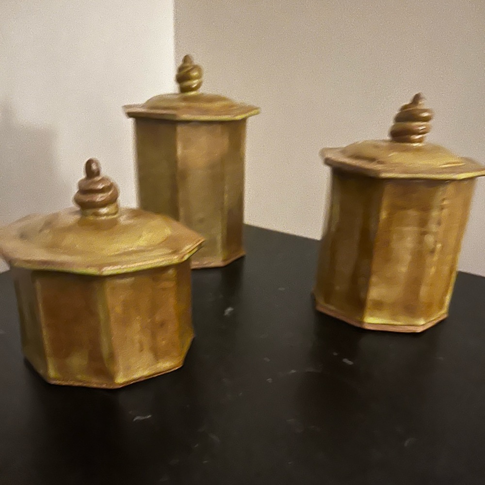 Canisters with lids. Pottery.